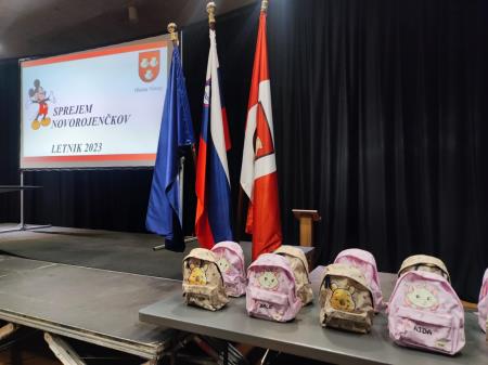 8d9751c2-3d4e-4dd2-bb6b-4c97eed6f797 (1)